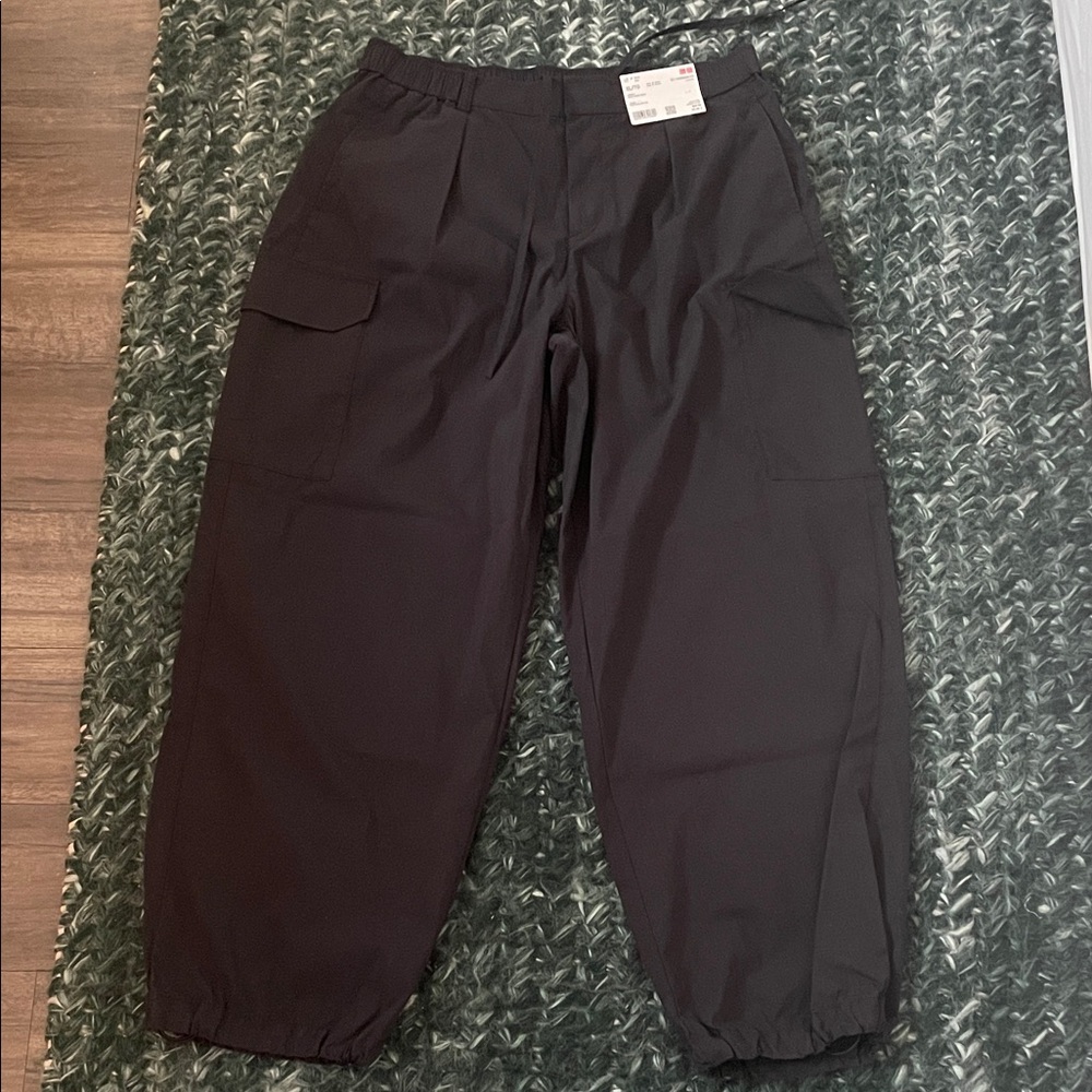 NWT Uniqlo Black Adjustable Oversized Cargo Pants